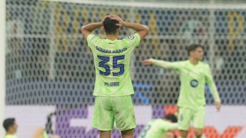 Barca vận hành hàng phòng ngự 'tự sát' như thế nào?